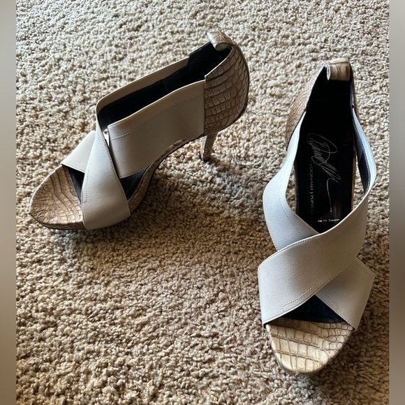 Donald Pliner Platform Tan Snakeskin Heels w Adjustable Straps 7 - Picture 5 of 13